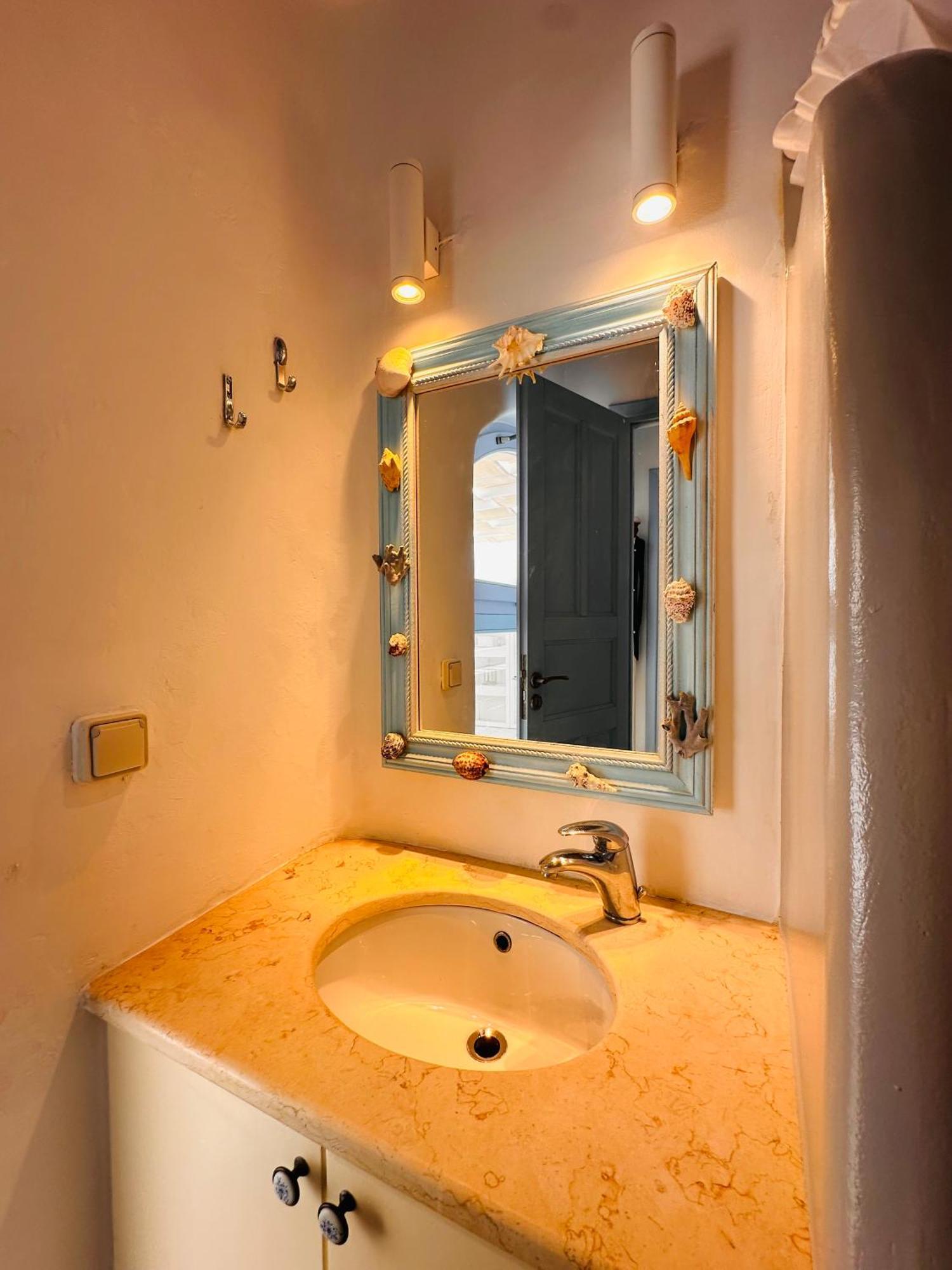 Traditional Mansion In Mykonos